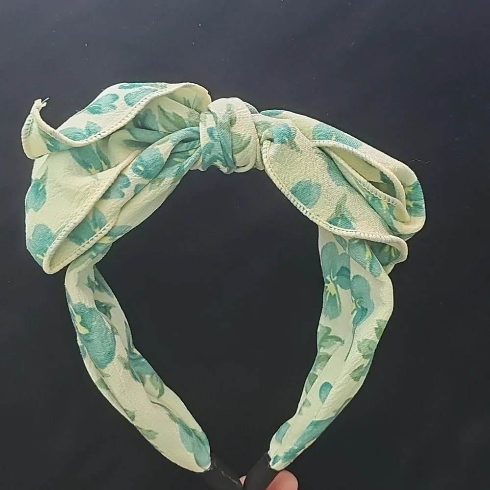 NWOT Green & Ivory Floral Bow Headband